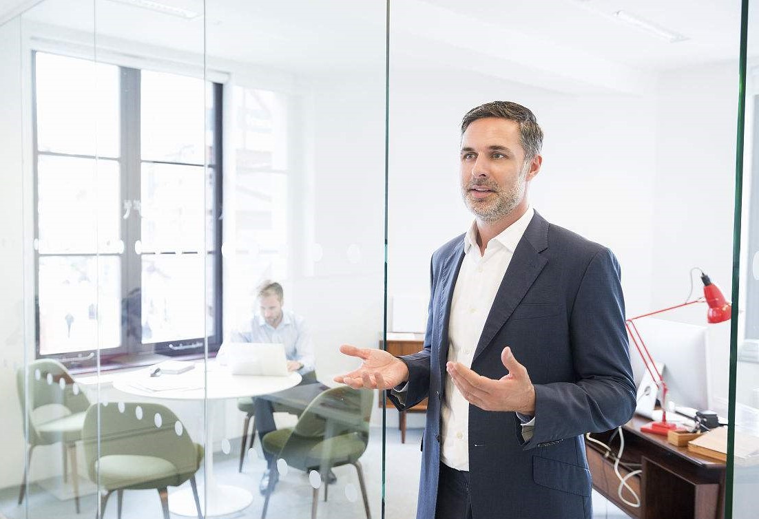 General manager,公司管理,essay代写,paper代写,美国作业代写 General manager,公司管理,essay代写,paper代写,美国作业代写